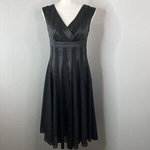 Adrianna Papell Women’s Cocktail Evening Dress Size 6 Black Striped Fit & Flare